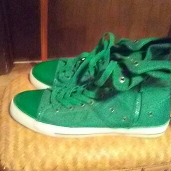 green levi shoes